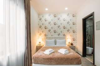 Отель Hotel Aivani Old Tbilisi Тбилиси Двухместный номер с 1 кроватью или 2 отдельными кроватями-2