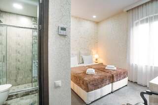 Отель Hotel Aivani Old Tbilisi Тбилиси Двухместный номер с 1 кроватью или 2 отдельными кроватями-7