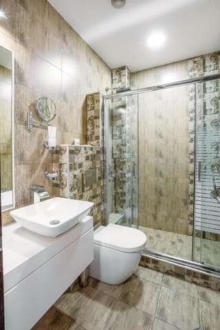 Отель Hotel Aivani Old Tbilisi Тбилиси Двухместный номер с 1 кроватью или 2 отдельными кроватями-8