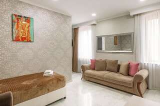 Отель Hotel Aivani Old Tbilisi Тбилиси Семейный номер-9